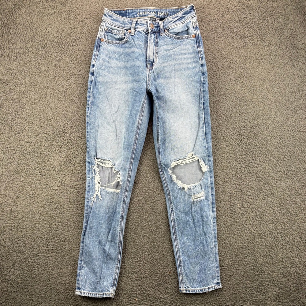 American Eagle Strigid Mom Jeans Light Wash Distressed Blue Size 00‎ Short 9459